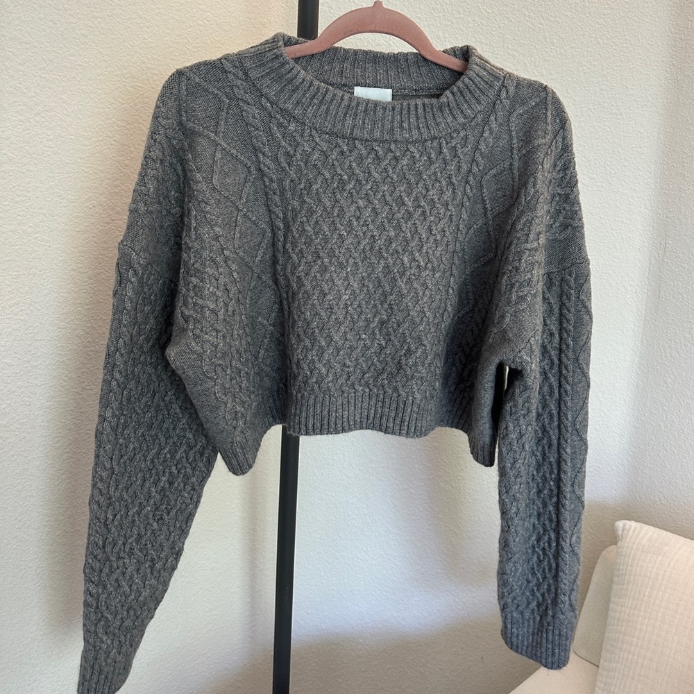 NWT H&M Cable Knit Cropped Sweater in Grey